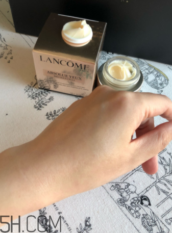 蘭蔻菁純眼霜與小黑瓶眼霜有什么區(qū)別？哪個(gè)好用？