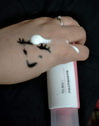 瓷肌晶透雪肌潔面乳可以卸妝嗎？清潔力如何？