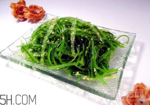 甲狀腺腫大和甲亢的區(qū)別有哪些？甲狀腺腫大適合吃什么食物？