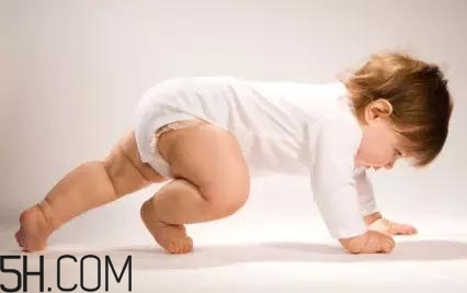 怎樣能夠訓(xùn)練嬰幼兒的肌肉？寶寶為什么總是在鬧騰？