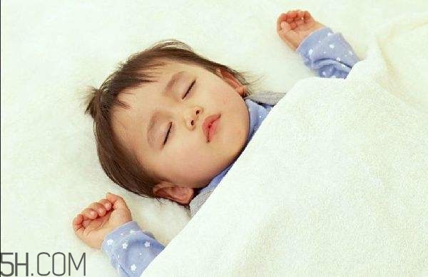 常對(duì)嬰幼兒撫觸有哪些作用？寶寶一周歲怎樣安排作息？