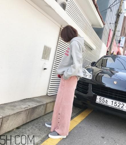 粉色褲子配什么上衣？將時(shí)尚與溫暖兼具的搭配