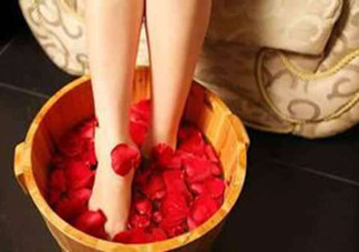 女性冬季泡腳要注意什么？女性泡腳養(yǎng)生的方法是什么？