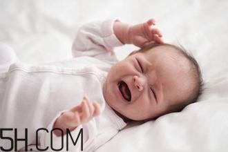怎樣能夠訓(xùn)練嬰幼兒的肌肉？寶寶為什么總是在鬧騰？