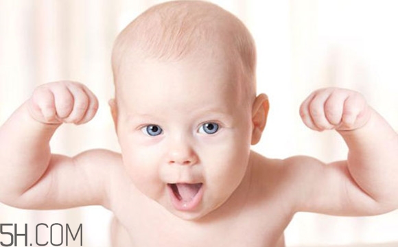 寶寶腿紋不對(duì)稱是怎么回事？嬰幼兒的生長(zhǎng)發(fā)育標(biāo)準(zhǔn)是怎樣的？