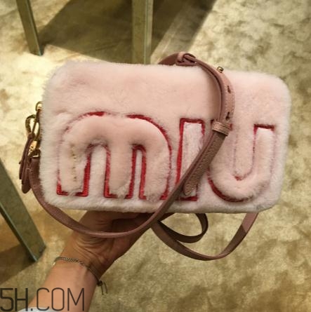 miumiu包包一般多少錢？這么仙的包包千萬(wàn)別錯(cuò)過(guò)
