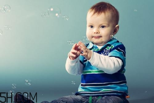 嬰幼兒各項(xiàng)能力發(fā)育都在什么時(shí)候？3大發(fā)育指標(biāo)