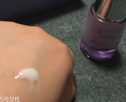 自然堂凝時(shí)鮮顏系列適合什么膚質(zhì)？