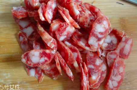 臘腸和香腸有什么區(qū)別？臘腸香腸概念不同