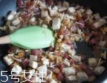 臘腸在蒸之前要泡水嗎？吃臘腸兩步走