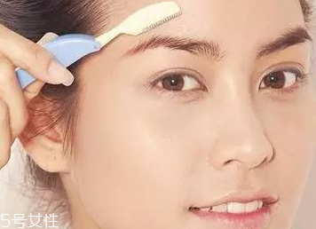 2018不流行平粗眉了？娛樂圈都在畫細長眉
