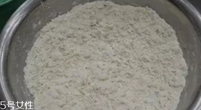 ?炸麻葉用什么水和面？面粉還是淀粉還是木薯粉