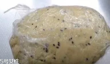 ?炸麻葉用什么水和面？面粉還是淀粉還是木薯粉