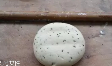 ?炸麻葉用什么水和面？面粉還是淀粉還是木薯粉