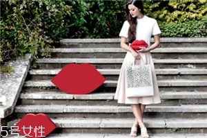 lulu guinness是什么牌子？明星網(wǎng)紅都愛的紅唇包