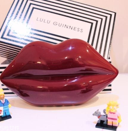 lulu guinness紅唇包多少錢？這款輕奢包包一定要入