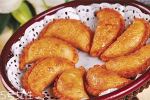 炸油角的面怎么和？用生面還是燙面你知道嗎？