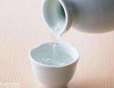 白酒喝之前要醒酒嗎？酒精揮發(fā)利于健康