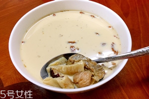 花膠燉牛奶的功效與作用？保養(yǎng)皮膚效果好
