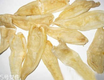 花膠燉牛奶用什么牛奶？普通鮮奶即可