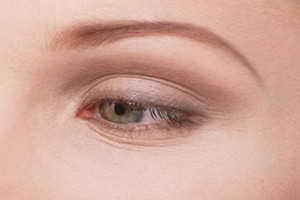 上班族女性如何去除眼角細(xì)紋？教你幾個(gè)小妙招