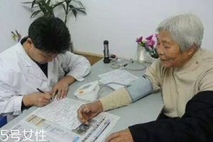 冬天老人容易犯哪些??？低溫易誘發(fā)5種病
