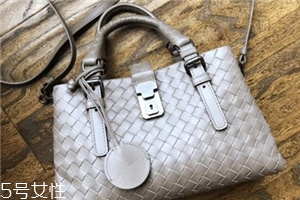bv葆蝶家包包一般多少錢？意大利經(jīng)典品牌