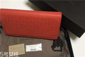 bv葆蝶家包包怎么樣？引領(lǐng)潮流的編織結(jié)構(gòu)