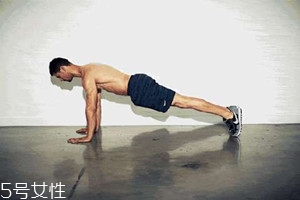 俯臥撐塌腰怎么辦？教你如何解決
