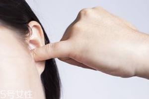 耳屎很黏是什么原因造成的？基因遺傳決定的