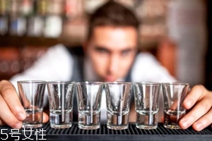 喝酒都會導(dǎo)致哪些癌癥？消化道最先遭殃