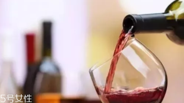 痛風(fēng)得病為什么低齡化？過(guò)量飲用含糖飲料