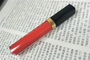 香奈兒可可小姐唇露748什么色？香奈兒水晶糖光透唇釉全試色