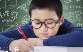 眼睛激光手術(shù)會不會發(fā)生意外？20年經(jīng)驗(yàn)手術(shù)水平高