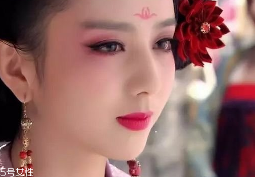 兔子腮紅怎么畫才可愛？中年少女必備腮紅畫技