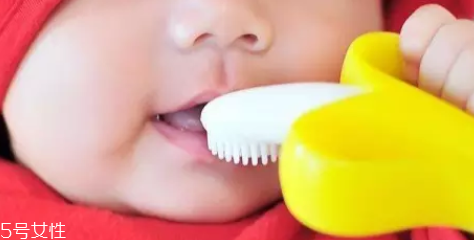 磨牙是因為受了委屈？孩子的心理狀況也會導(dǎo)致磨牙