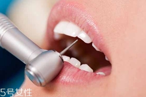 磨牙是因為受了委屈？孩子的心理狀況也會導(dǎo)致磨牙