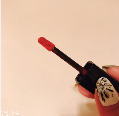 香奈兒炫亮魅力印記唇釉哪個色號好看？質感超棒