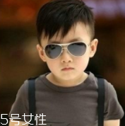 Jasper戴墨鏡，這樣扮酷讓孩子更自信！