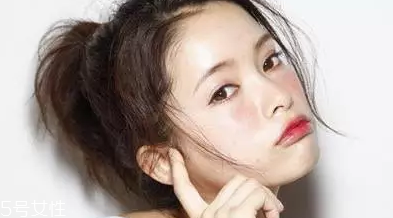 腮紅顏色怎么選？這幾招學(xué)會(huì)一個(gè)就ok