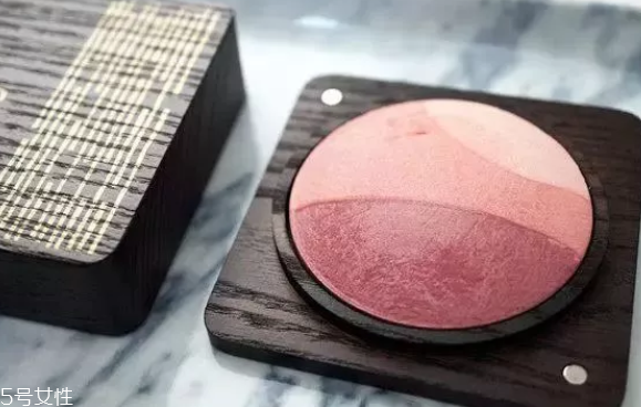 腮紅顏色怎么選？這幾招學(xué)會(huì)一個(gè)就ok