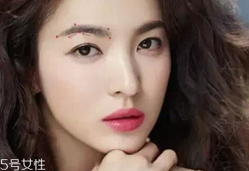 自然系彎眉怎么畫？弱化眉峰是重點