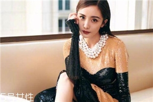 亮片裙子怎么搭配？年底聚會(huì)就要blingbling