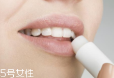 潤(rùn)唇膏吃了會(huì)中毒嗎？劑量小不會(huì)有事