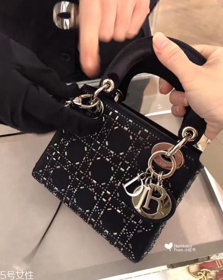 迪奧戴妃包多少錢？名媛氣質與生俱來