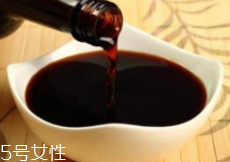 吃深色食物皮膚會(huì)變黑嗎？沒(méi)有科學(xué)根據(jù)