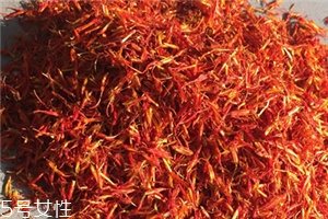 紅花泡腳可以天天泡嗎？建議一周1-2次為宜