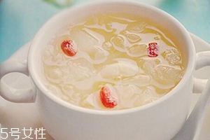 銀耳蓮子湯什么時(shí)候喝最好？時(shí)間上有講究