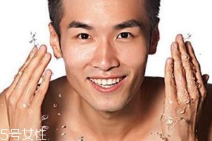 男士護(hù)膚品有什么特別之處？男性出油是女性的2倍