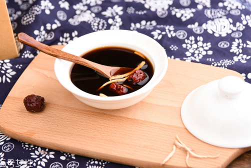 紅糖顏色越深越好嗎？黑糖姜茶和紅糖姜茶哪個(gè)好？